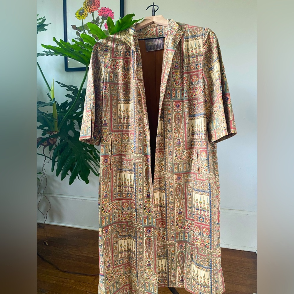 This vintage blazer is by the brand Fashion of Florida by Harold Schiff.
